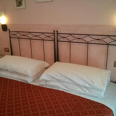 Astoria Hotel 3*
