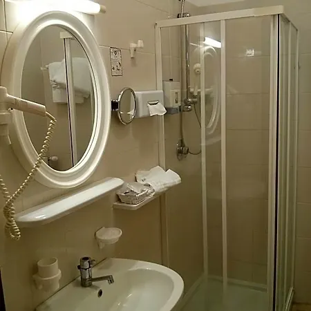 Astoria 3*